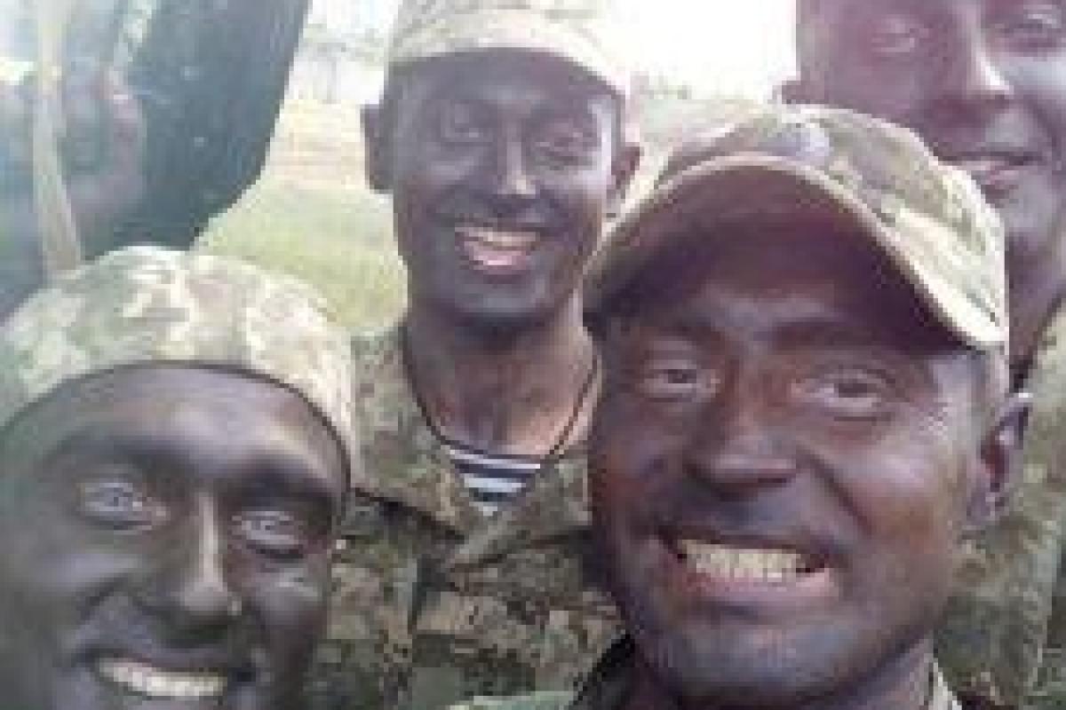 Пользователи сети смеются над слухами о заброске в Станицу Луганскую темнокожих наемников Пользователи сети смеются над слухами о заброске в Станицу Луганскую темнокожих наемников