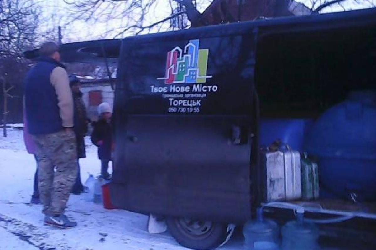 В прифронтовом Торецке сложилась крайне тяжелая ситуация с водоснабжением. График подвоза воды