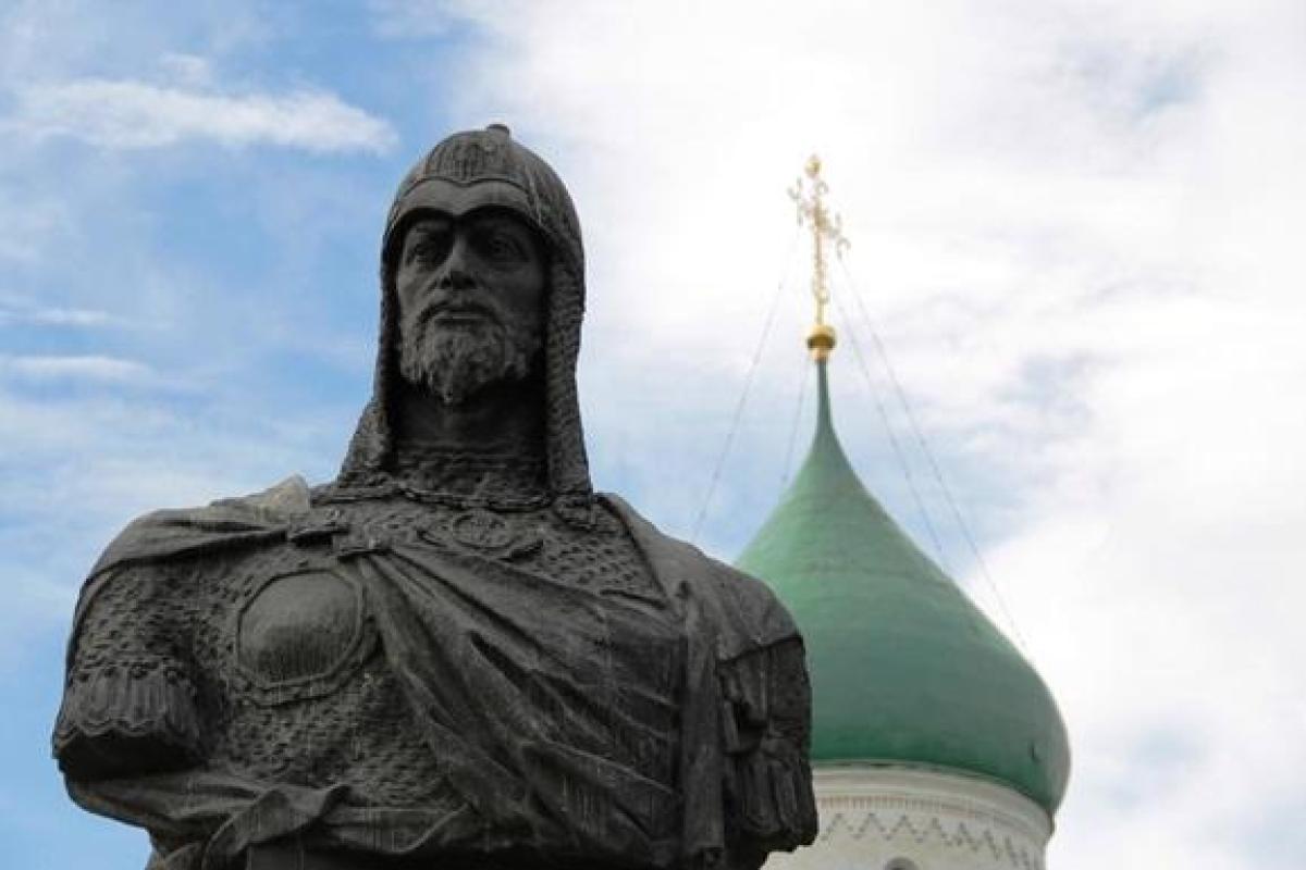 Российский журналист о Невском: канонизировали очередного больного ублюдка из темноты истории Российский журналист о Невском: канонизировали очередного больного ублюдка из темноты истории