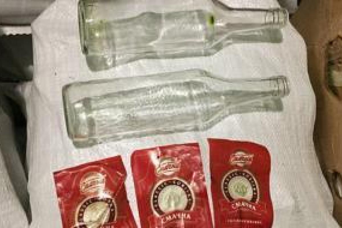 У Бахмуті СБУ викрила мережу підпільних цехів з виготовлення сурогатного алкоголю У Бахмуті СБУ викрила мережу підпільних цехів з виготовлення сурогатного алкоголю