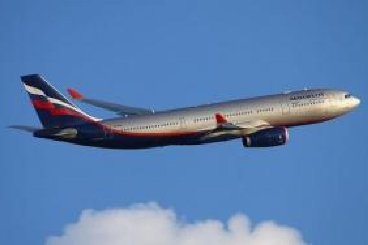 Сеть взорвало видео дебоша, устроенного пьяным россиянином на борту самолета Сеть взорвало видео дебоша, устроенного пьяным россиянином на борту самолета