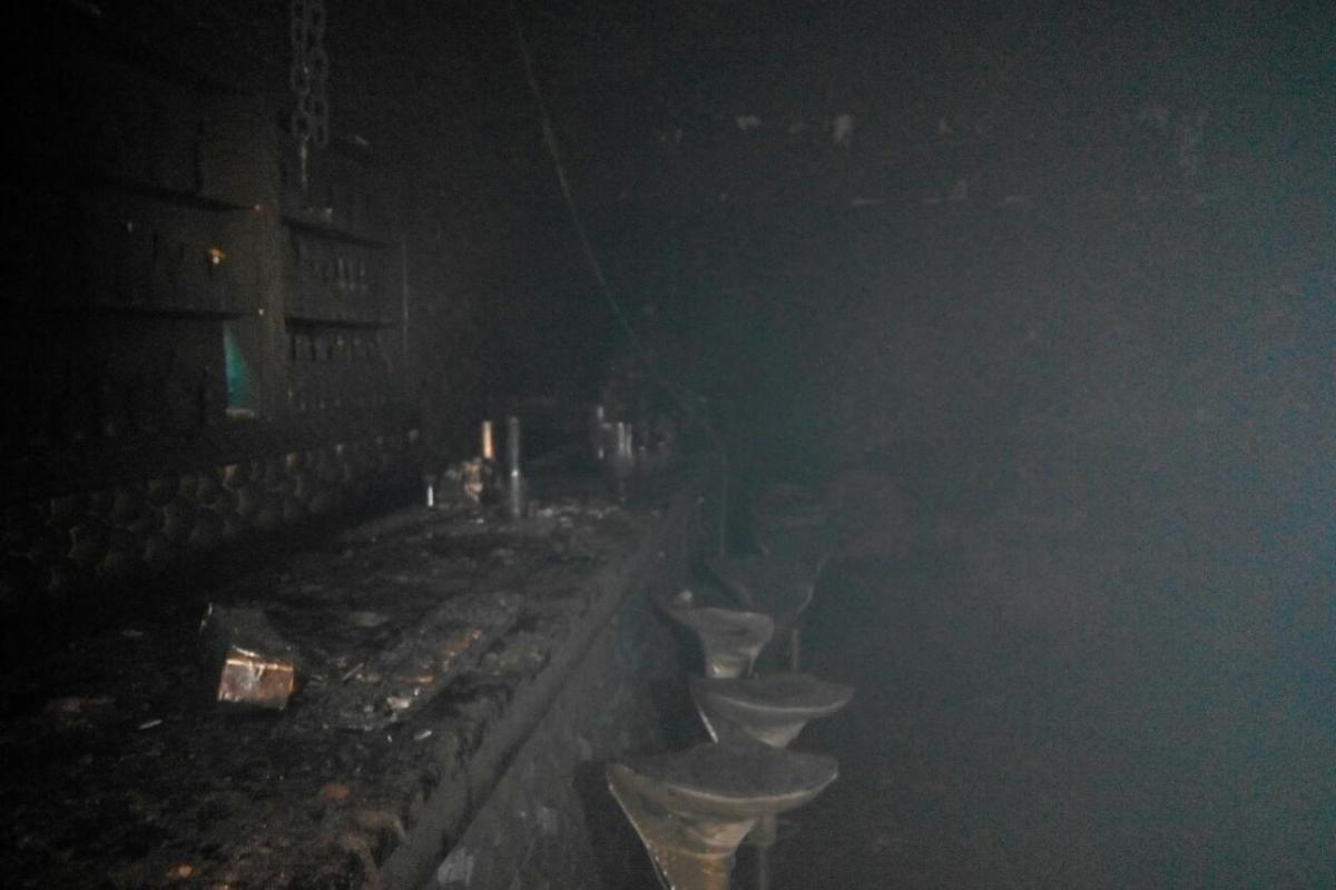 В сеть попало видео, снятое в ночном клубе Львова во время начала крупного пожара