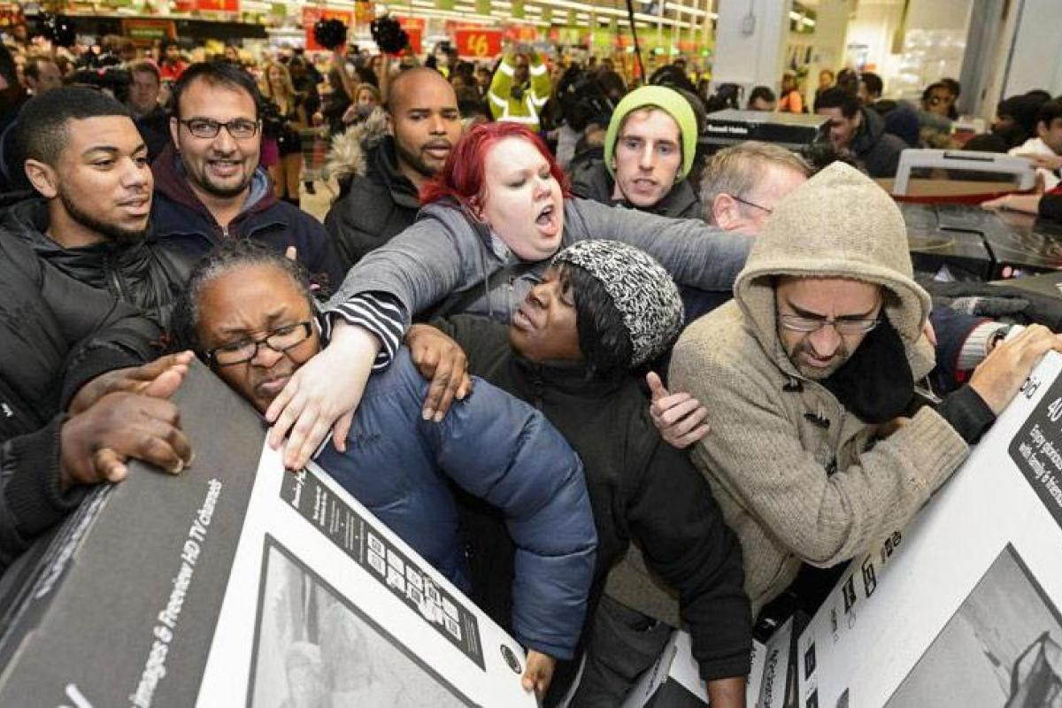 Кровавая "черная пятница" в США: застрелены два человека, есть раненые Кровавая "черная пятница" в США: застрелены два человека, есть раненые