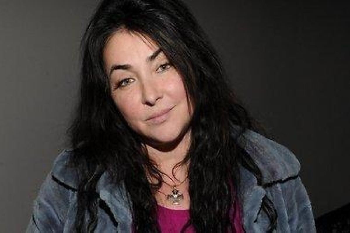 Певица Лолита шокировала публику, задрав юбку прямо на сцене