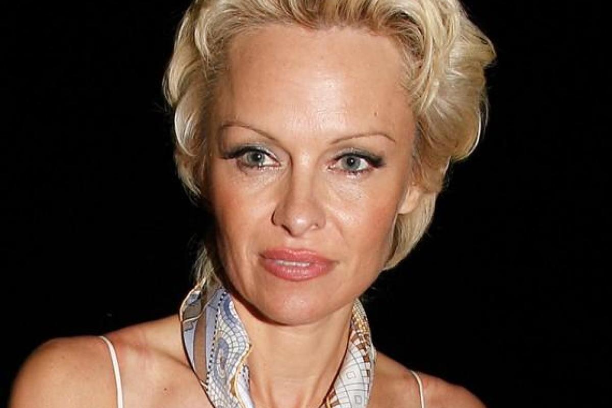 Памела Андерсон снялась в "горячей" фотосессии