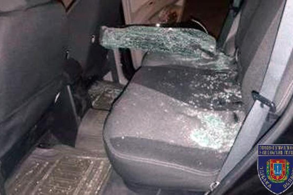 В Одесі невідомі скоїли розбійний напад зі стріляниною на водія "Mitsubishi Pajero" В Одесі невідомі скоїли розбійний напад зі стріляниною на водія "Mitsubishi Pajero"