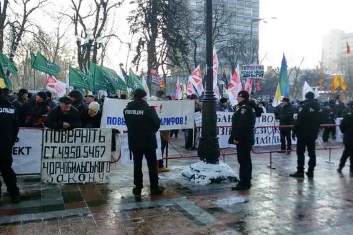 В Киеве митингуют 6 тысяч человек, безопасность обеспечивают около 5 тысяч правоохранителей