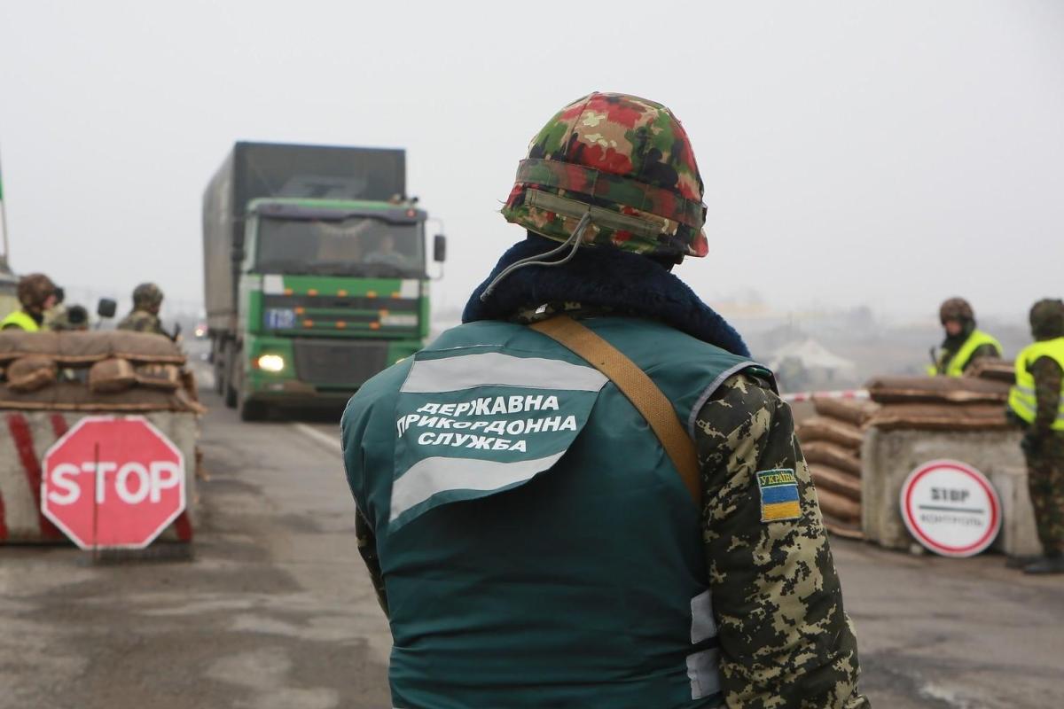 В преддверии новогодних праздников Украина увеличит нормы на провоз груза через КПВВ В преддверии новогодних праздников Украина увеличит нормы на провоз груза через КПВВ