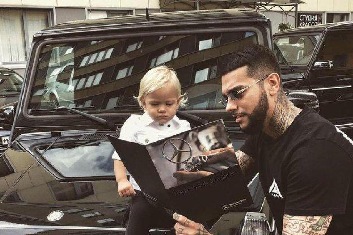 Рэпер Тимати показал первые татуировки своей маленькой дочери