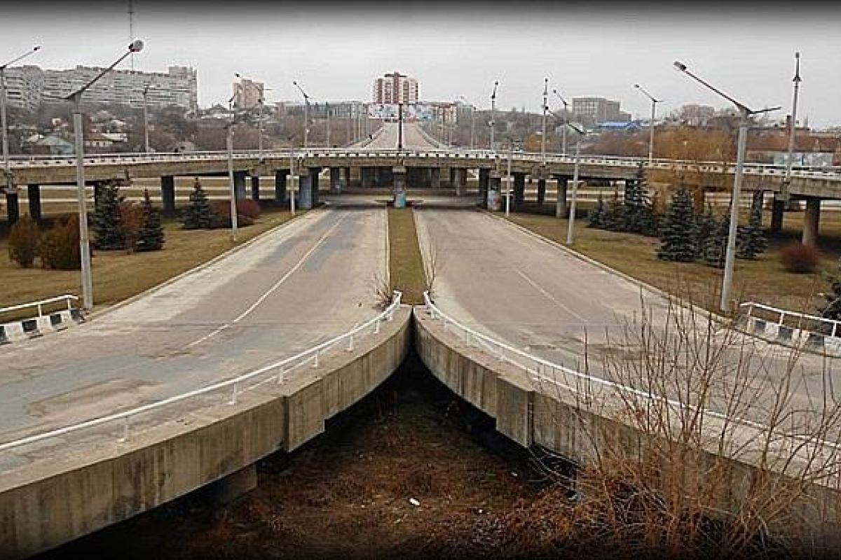 Луганчанка: Долги за свет бешеные, выплаты задерживают, а гуманитарка - с истекающим сроком реализации Луганчанка: Долги за свет бешеные, выплаты задерживают, а гуманитарка - с истекающим сроком реализации