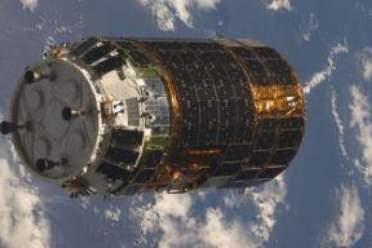 Япония запустила грузовой корабль "Kounotori" для сбора космического мусора Япония запустила грузовой корабль "Kounotori" для сбора космического мусора