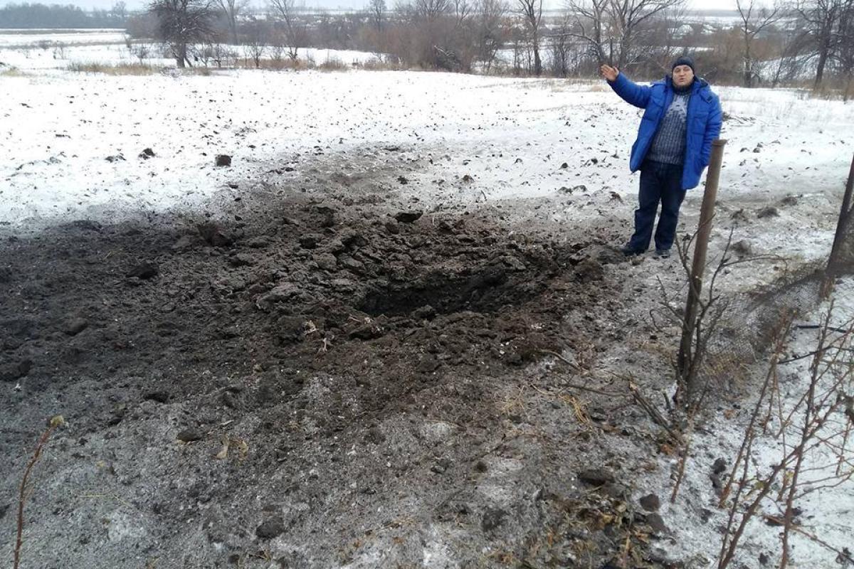 В районе Светлодарской дуги в результате тяжелых обстрелов пострадали прифронтовые поселки В районе Светлодарской дуги в результате тяжелых обстрелов пострадали прифронтовые поселки