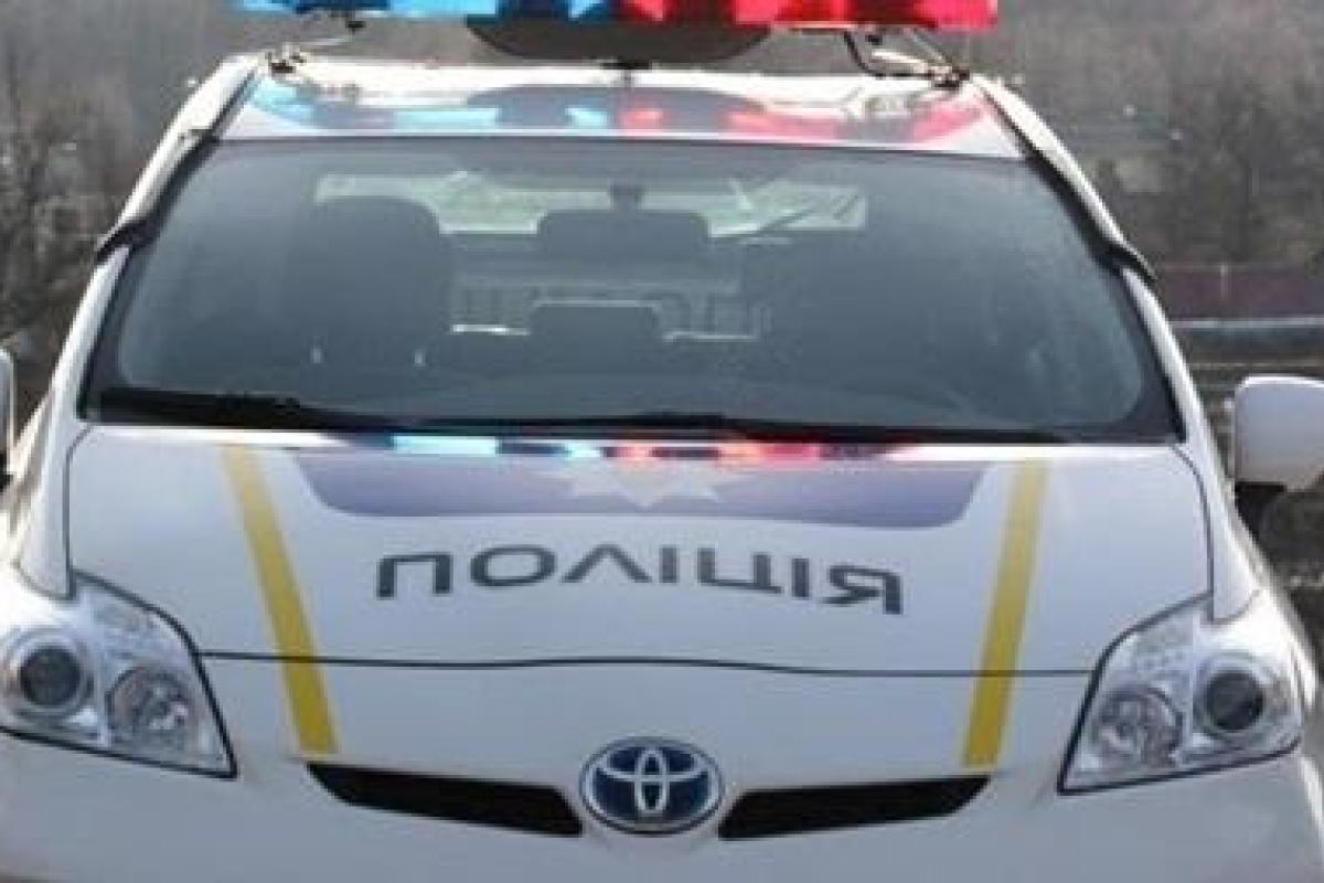 В Мариуполе пьяный водитель легковушки, убегая от полиции, врезался в патрульное авто 