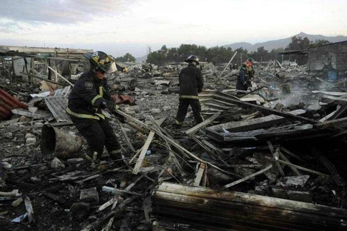 В Мексике на ярмарке фейерверков прогремели мощные взрывы: десятки раненых, более 30 погибших В Мексике на ярмарке фейерверков прогремели мощные взрывы: десятки раненых, более 30 погибших