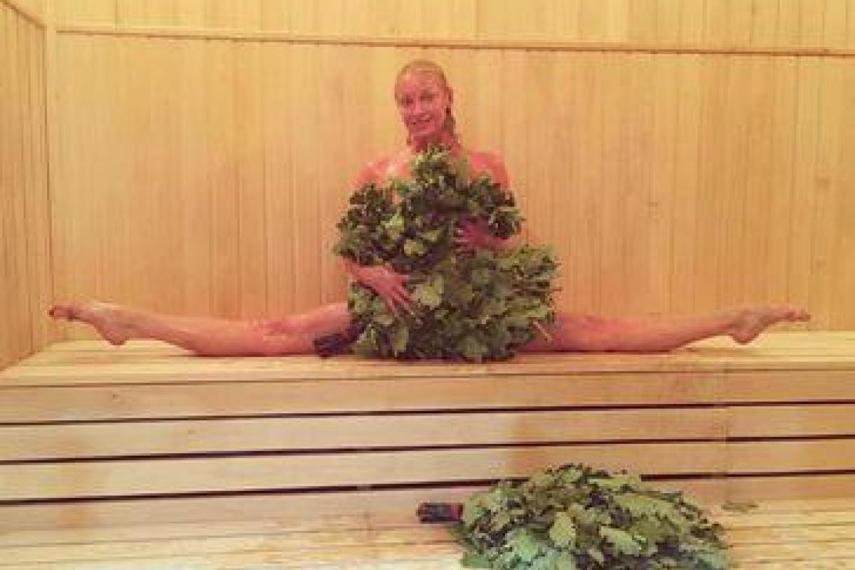 Анастасия Волочкова искупалась голой в бочке Анастасия Волочкова искупалась голой в бочке