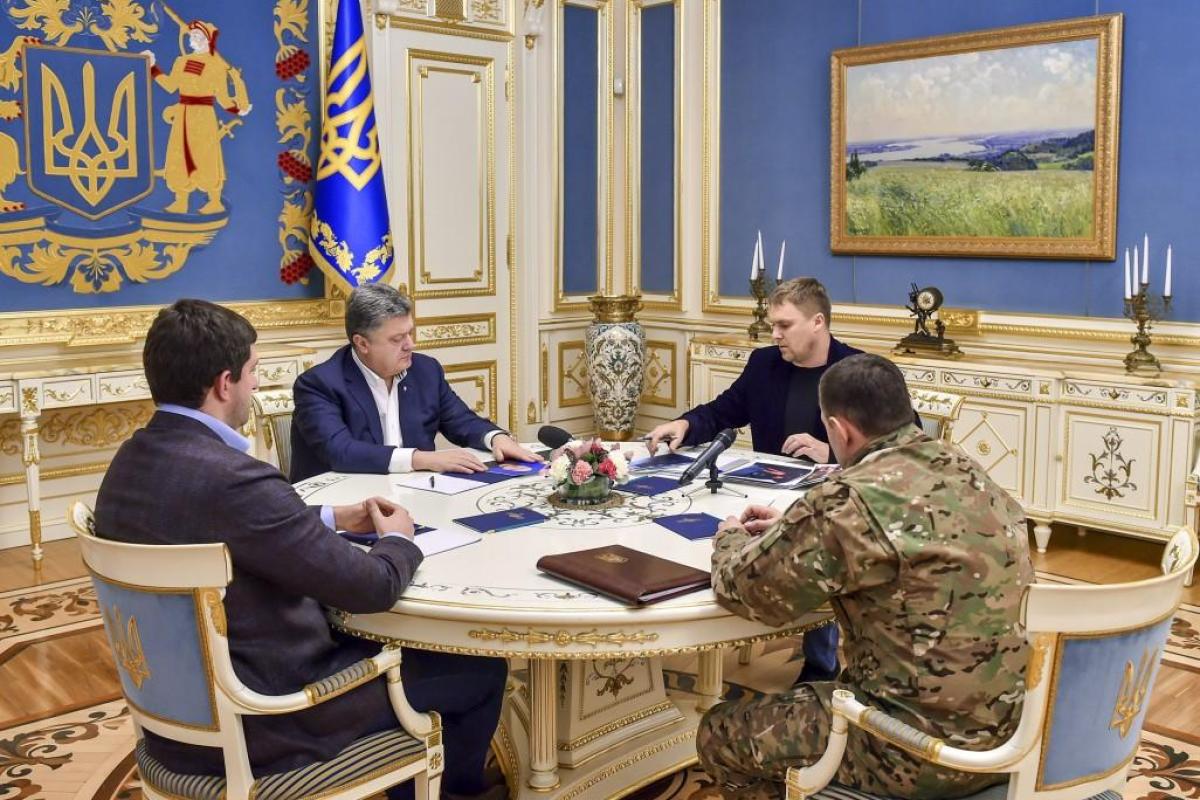 Порошенко провел встречу с силовиками из-за трагической гибели правоохранителей в Княжичах Порошенко провел встречу с силовиками из-за трагической гибели правоохранителей в Княжичах