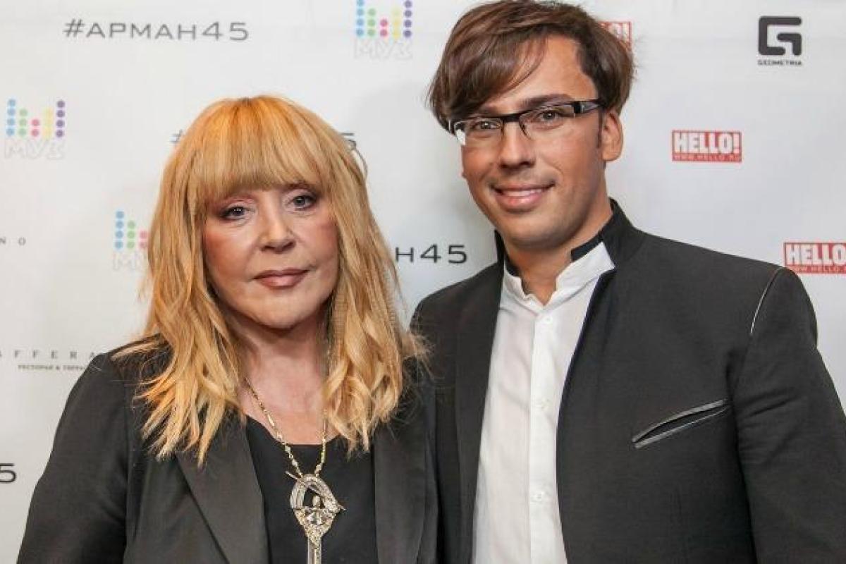 Алла Пугачева и Максим Галкин украсили свой замок к Новому Году