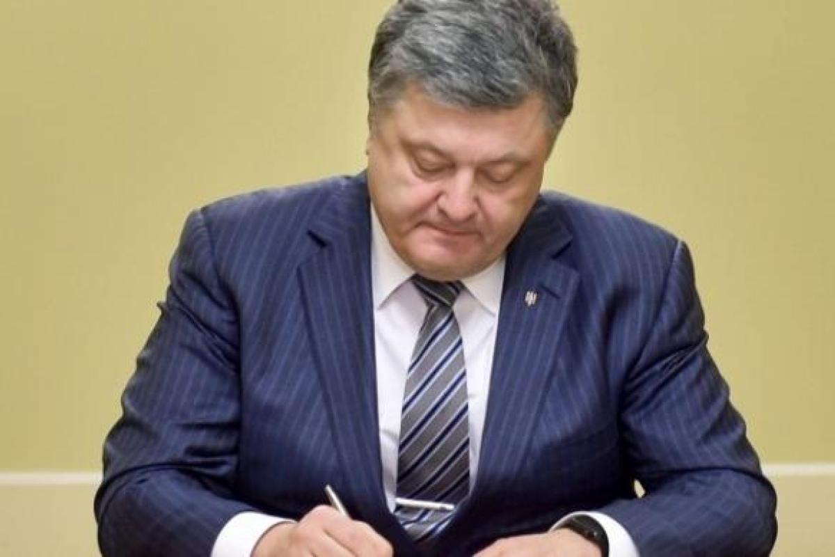 Порошенко подписал закон о повышении акцизов на алкоголь и табак