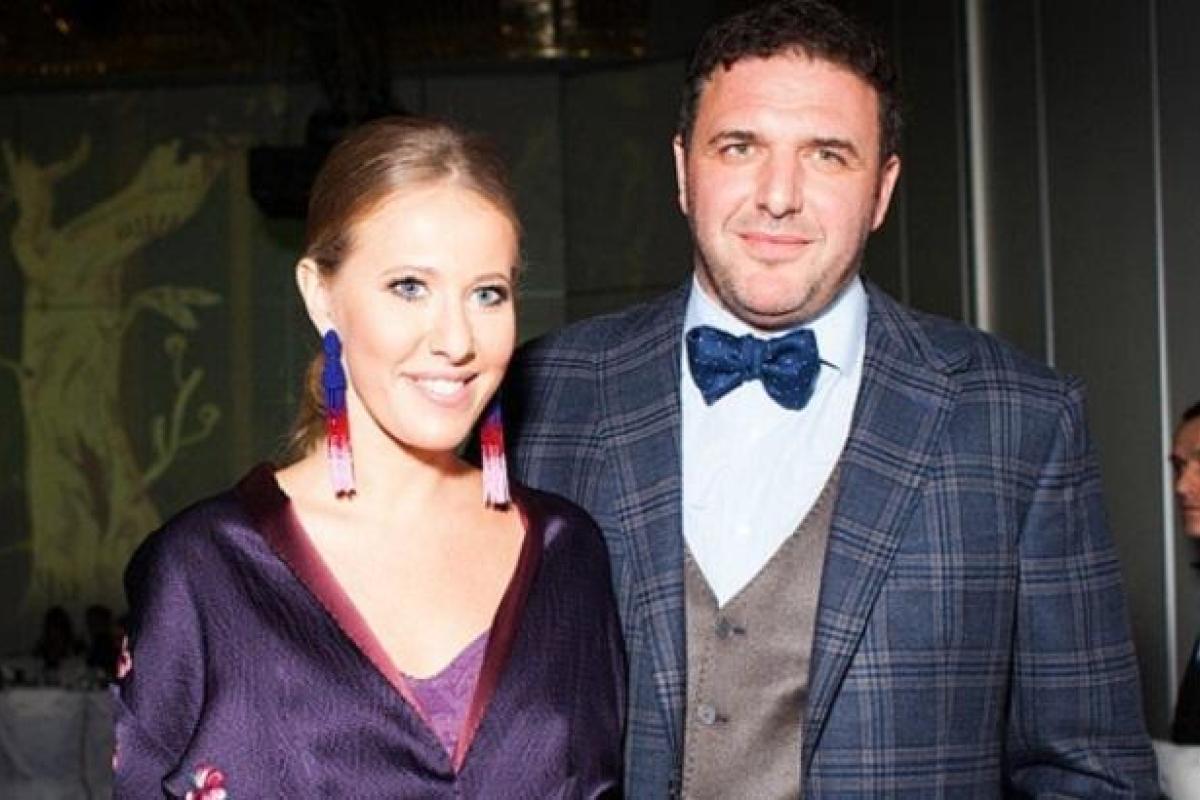 Ксения Собчак показала в Instagram фото своей новогодней елки