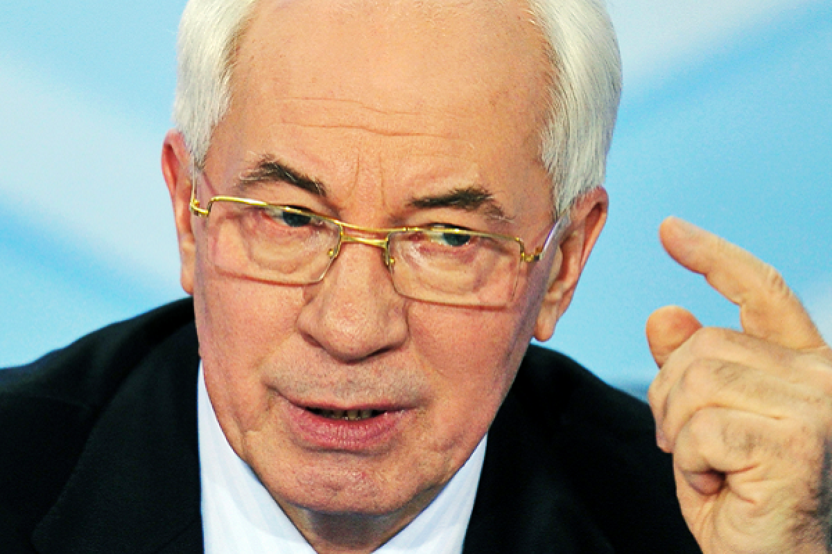 Азаров назвал украинцев "кастрюлеголовыми"