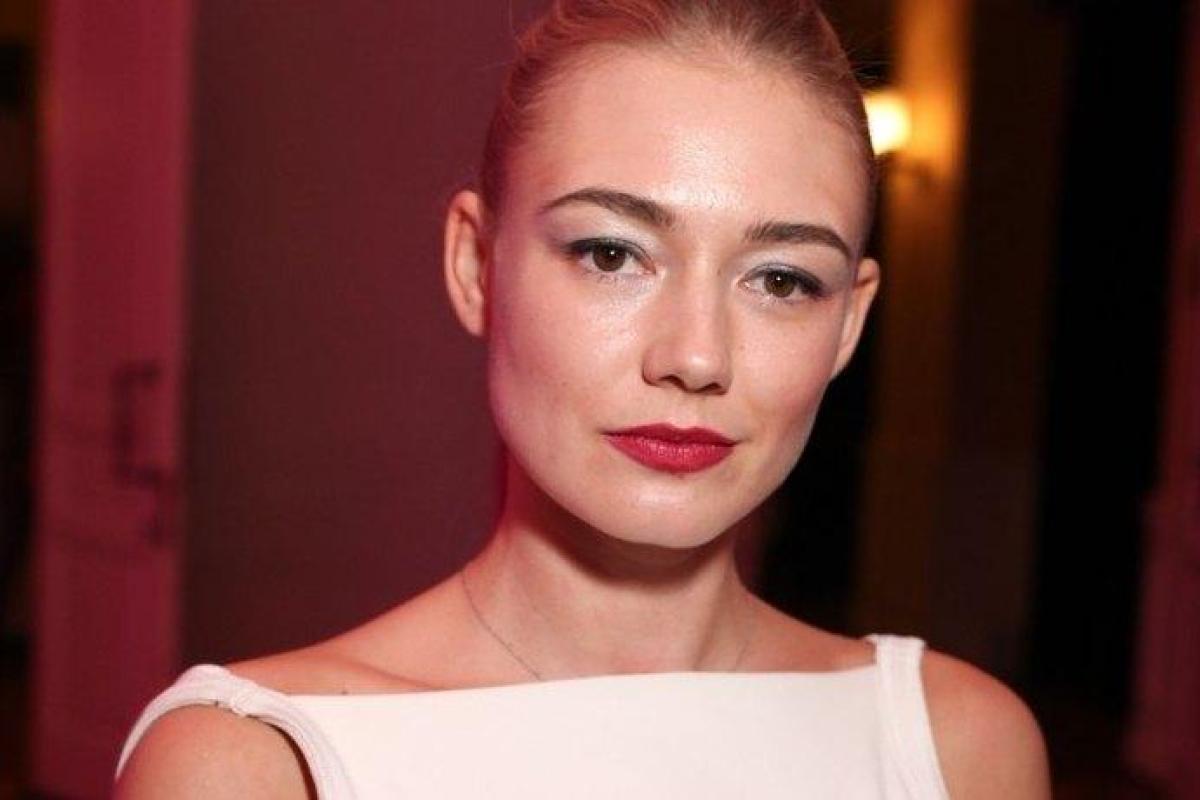 Актриса Оксана Акиньшина показала беременный животик