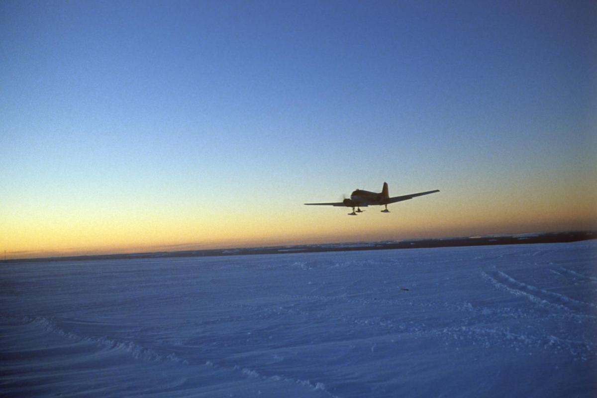 В сети появилось видео с россиянами, пострадавшими во время крушения Ил-18 В сети появилось видео с россиянами, пострадавшими во время крушения Ил-18