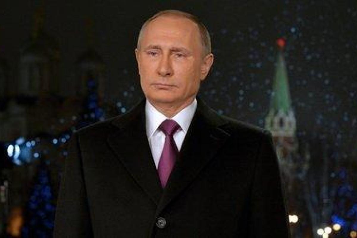 Россияне раскритиковали новогоднее поздравление Путина Россияне раскритиковали новогоднее поздравление Путина