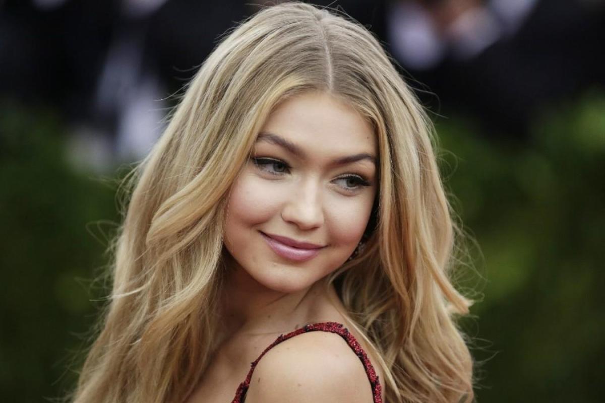 Супермодель Джиджи Хадид снялась в роскошной фотосессии для "Versace"