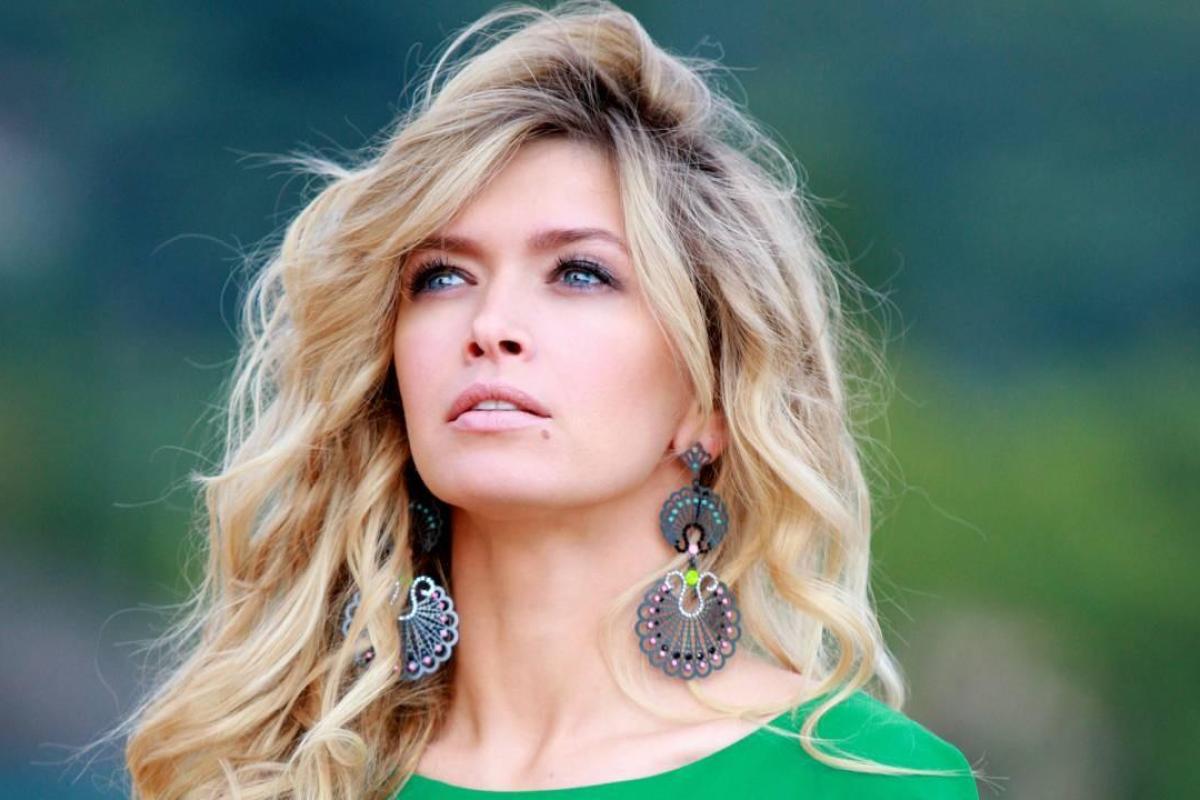 Певица Вера Брежнева показала поклонникам, как она выглядит в домашней обстановке