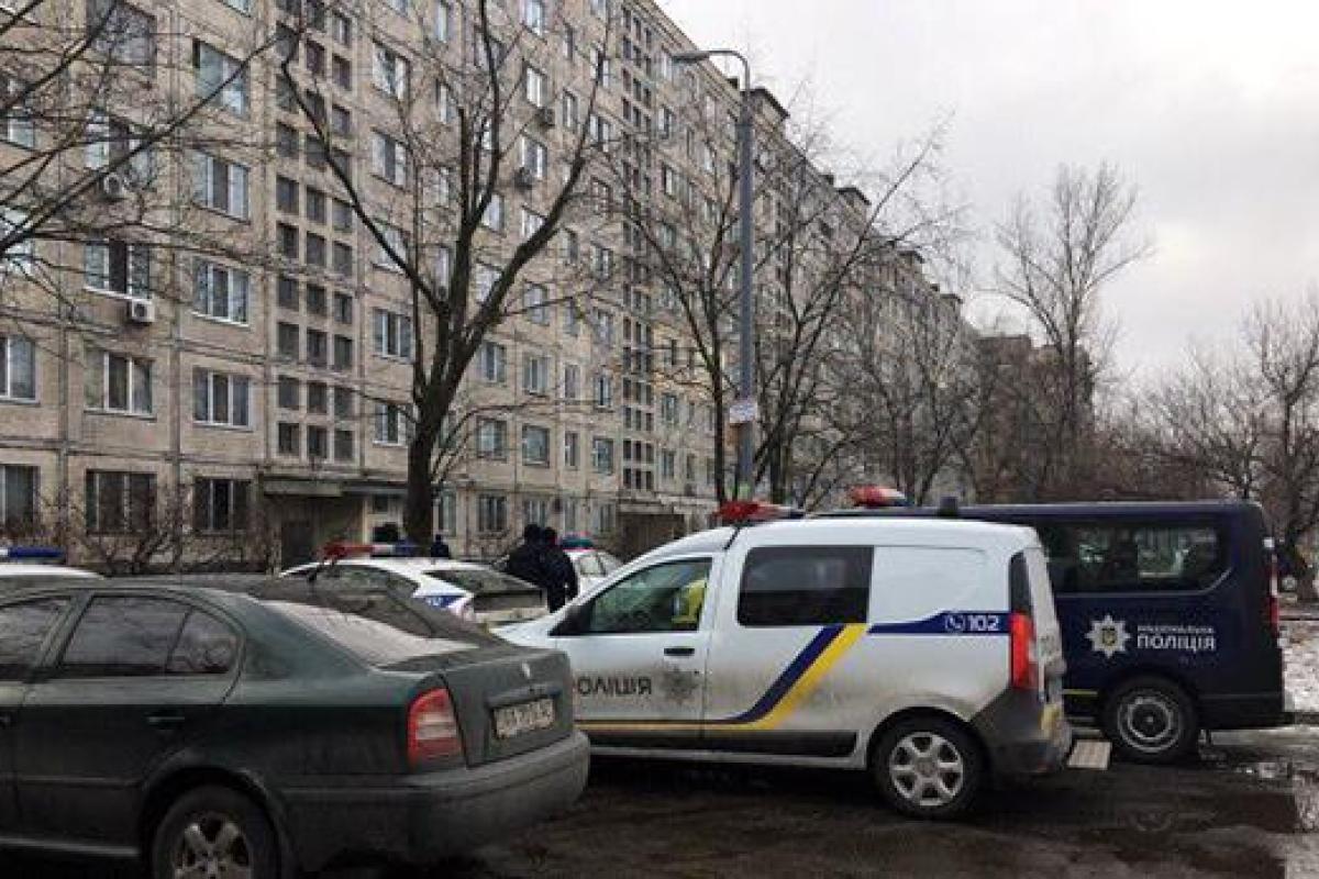 В Киеве полицейским пришлось применить оружие при задержании вооруженного правонарушителя В Киеве полицейским пришлось применить оружие при задержании вооруженного правонарушителя