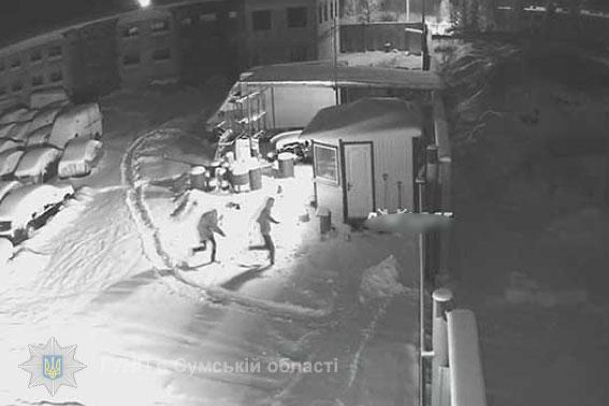 В Сумах вооруженные подростки пытались ограбить склад конфиската В Сумах вооруженные подростки пытались ограбить склад конфиската