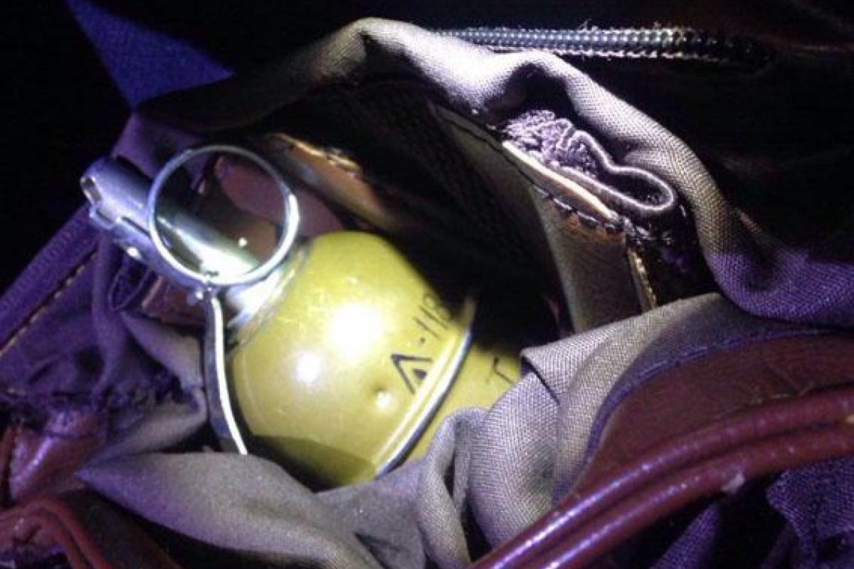 В Курахово полиция ночью остановила пьяного водителя "Opel Vectra" с гранатой и без документов