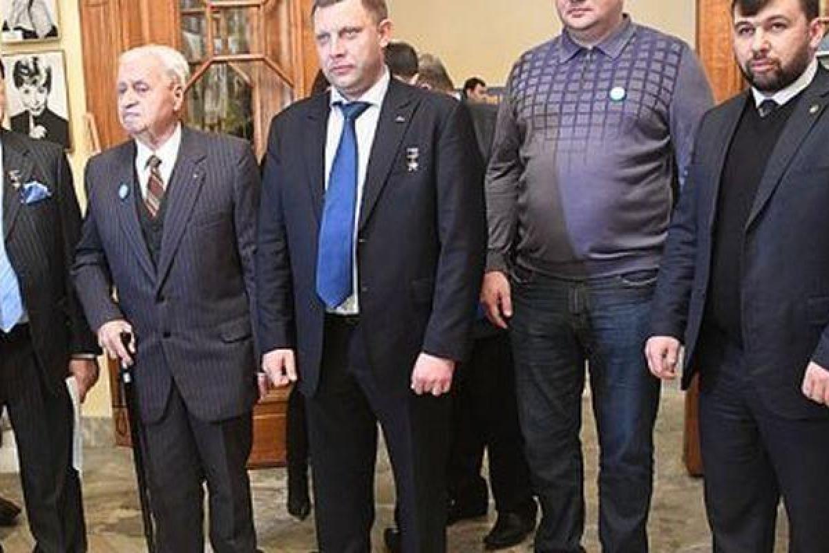 Захарченко на съезде сепаратистов в Москве заявил: Донбасс никто никогда не ставил и не поставит на колени Захарченко на съезде сепаратистов в Москве заявил: Донбасс никто никогда не ставил и не поставит на колени