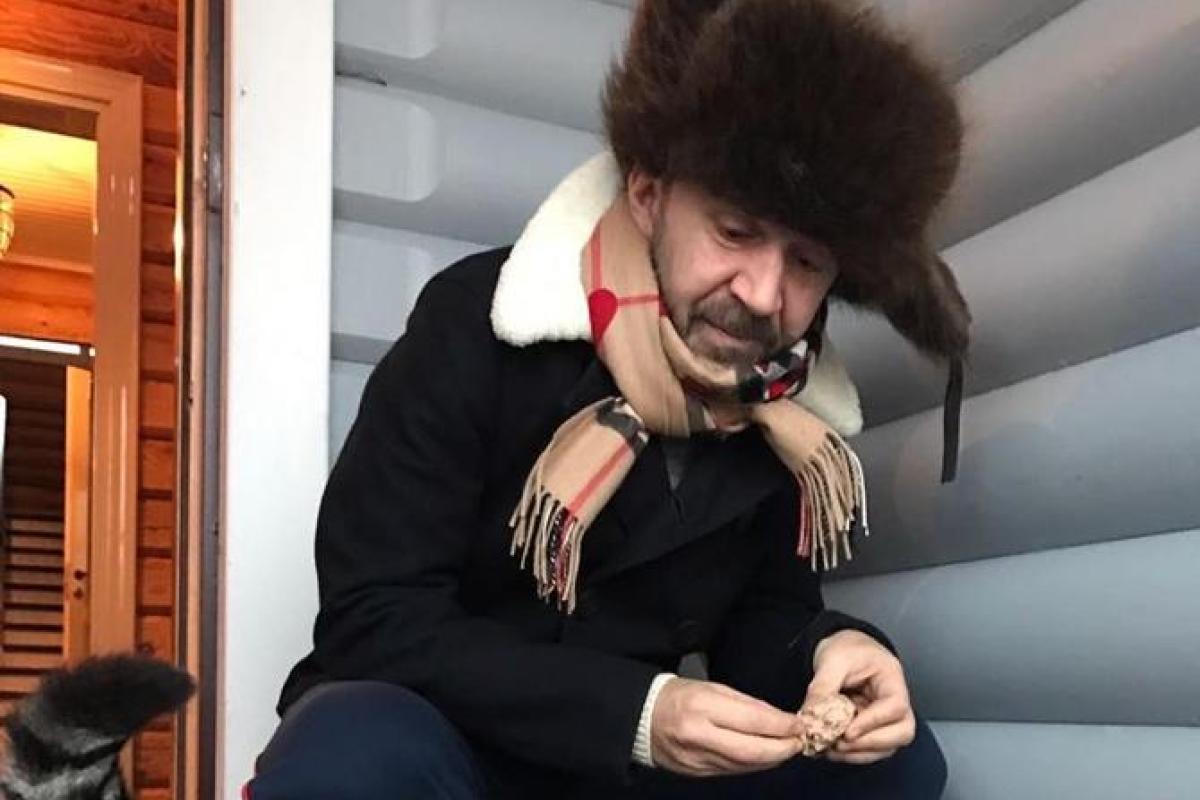 Музыкант Сергей Шнуров написал матерный стих о "Боярышнике"