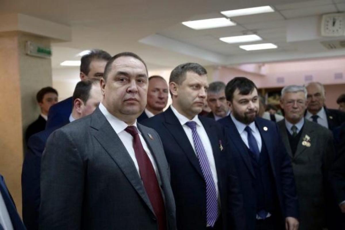 В оккупированном Симферополе главари "Л-ДНР" открыли фотовыставки о Донбассе В оккупированном Симферополе главари "Л-ДНР" открыли фотовыставки о Донбассе