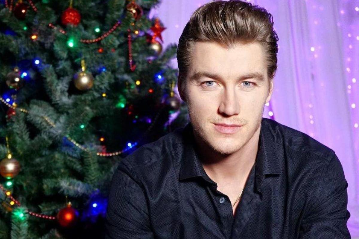 Актер и певец Алексей Воробьев надолго покидает Россию