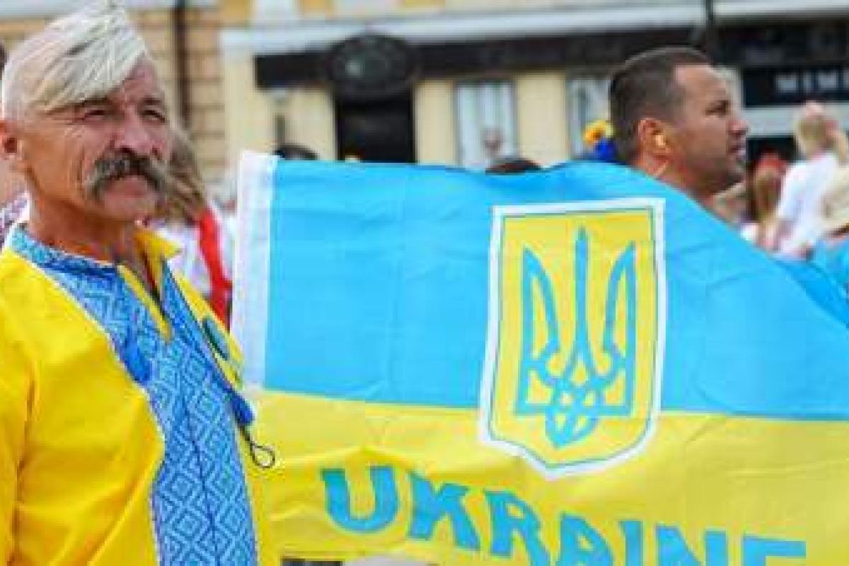 Нардепы предлагают сделать украинский язык обязательным для использования в Украине Нардепы предлагают сделать украинский язык обязательным для использования в Украине