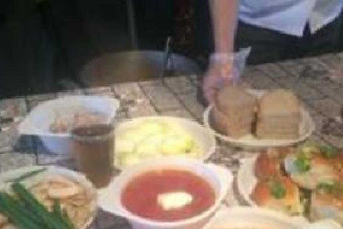 В штабе АТО показали, чем кормили бойцов ВСУ во время праздничного обеда 