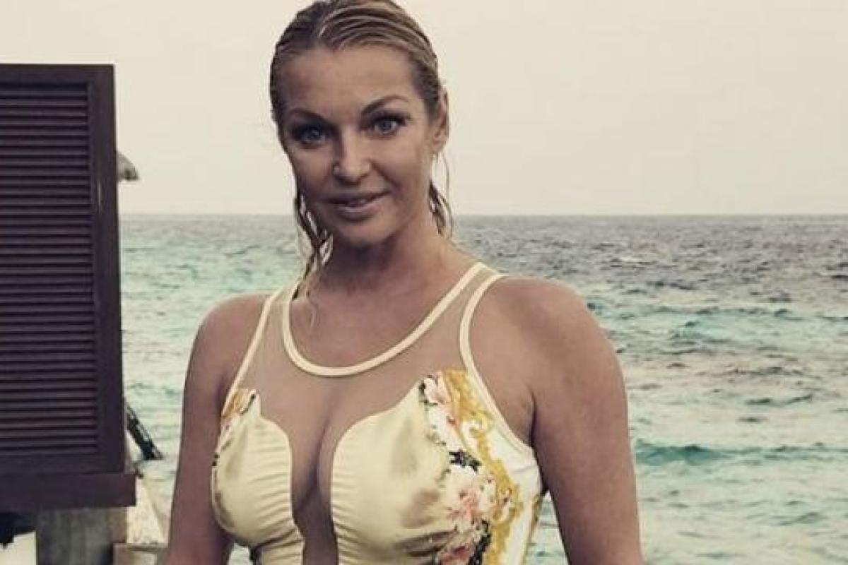 Поклонники раскритиковали Анастасию Волочкову за слишком откровенный наряд