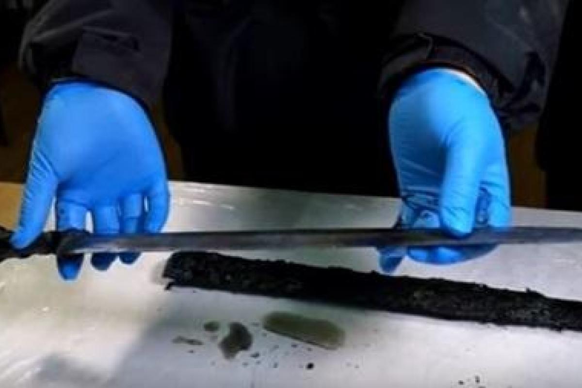 В Китае археологи обнаружили меч возрастом около 2,3 тысячи лет В Китае археологи обнаружили меч возрастом около 2,3 тысячи лет