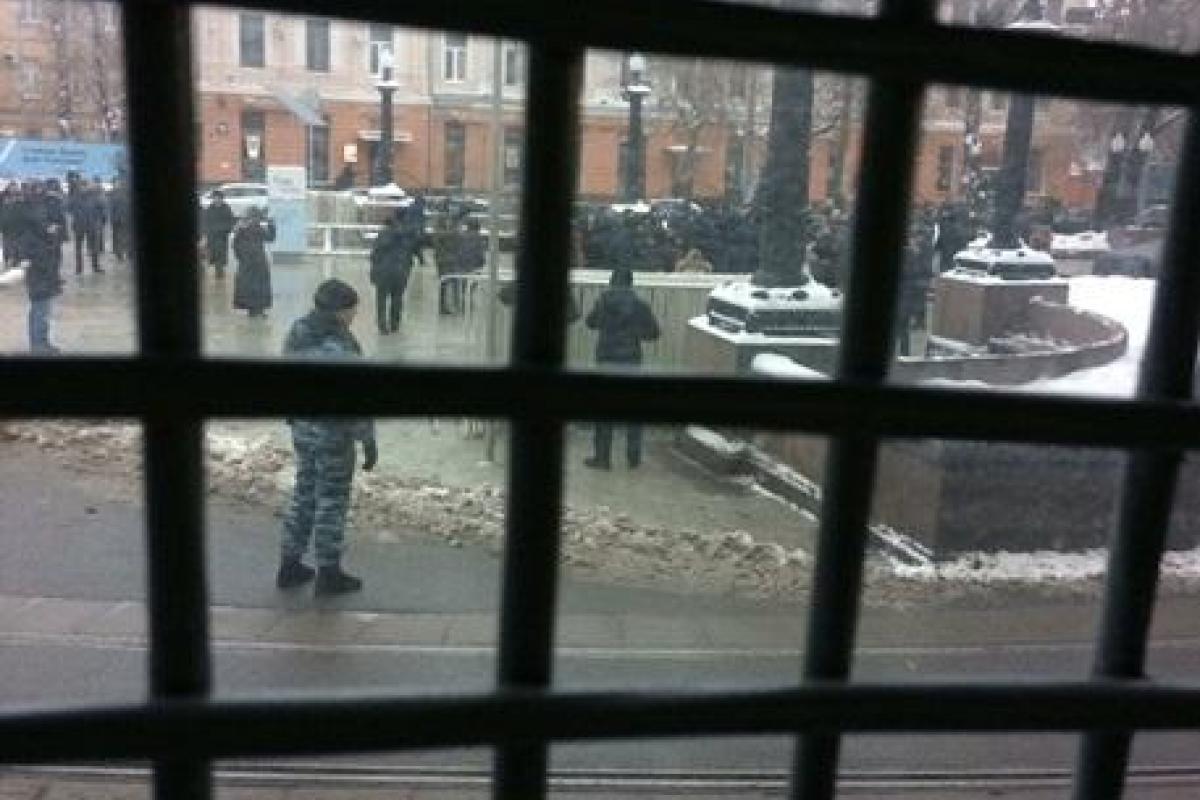 В Москве полиция разогнала акцию в поддержку политзаключенных: задержаны 40 человек В Москве полиция разогнала акцию в поддержку политзаключенных: задержаны 40 человек