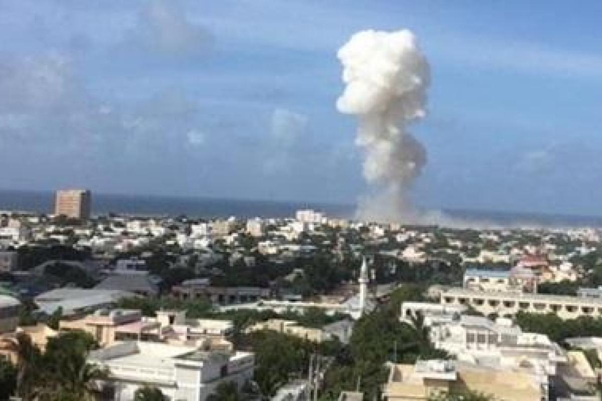 В столице Сомали террористы захватили отель: есть жертвы В столице Сомали террористы захватили отель: есть жертвы