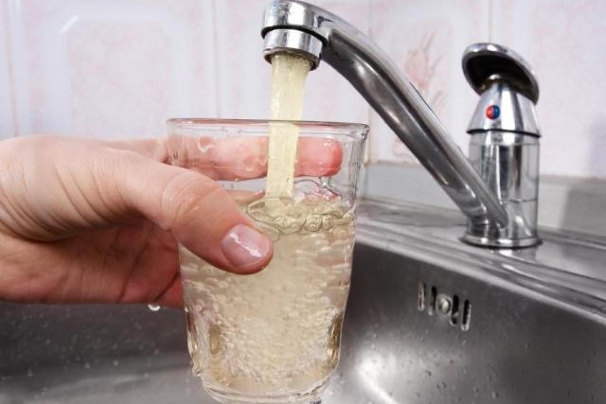 Жители оккупированного Донецка жалуются на качество питьевой воды Жители оккупированного Донецка жалуются на качество питьевой воды