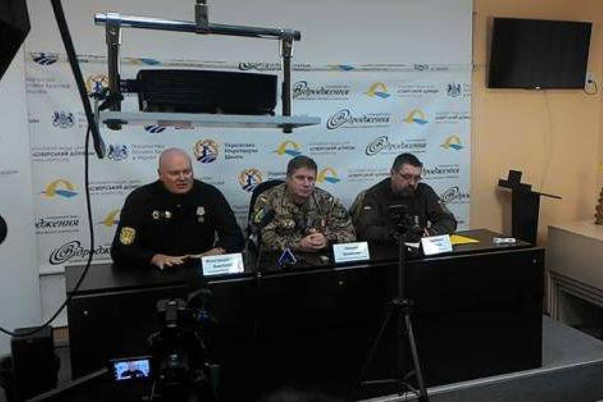 В Северодонецке комбаты добробатов объявили о начале блокады оккупированного Донбасса В Северодонецке комбаты добробатов объявили о начале блокады оккупированного Донбасса