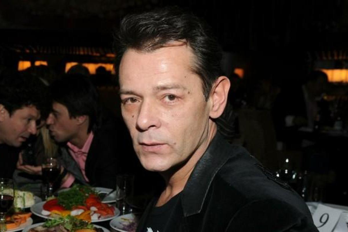 Певец Вадим Казаченко сбежал от беременной жены в Америку