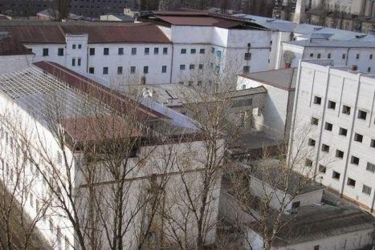 Появились новые подробности бунта в Лукьяновском СИЗО: отрезанное ухо и сердечный приступ Появились новые подробности бунта в Лукьяновском СИЗО: отрезанное ухо и сердечный приступ