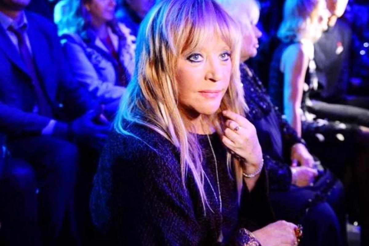 Алла Пугачева встретила Рождество в московском ресторане в компании друзей