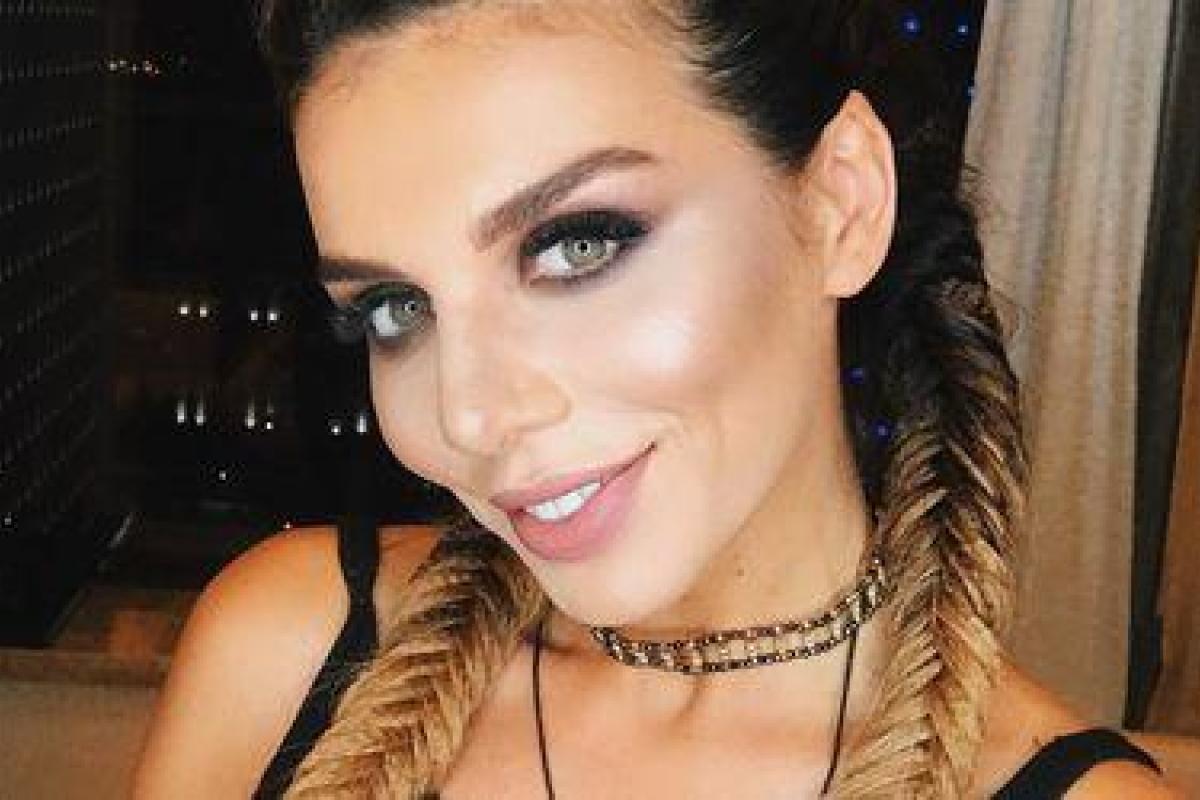 Поклонники Анны Седоковой шокированы новым фото: у певицы пропал "беременный" животик