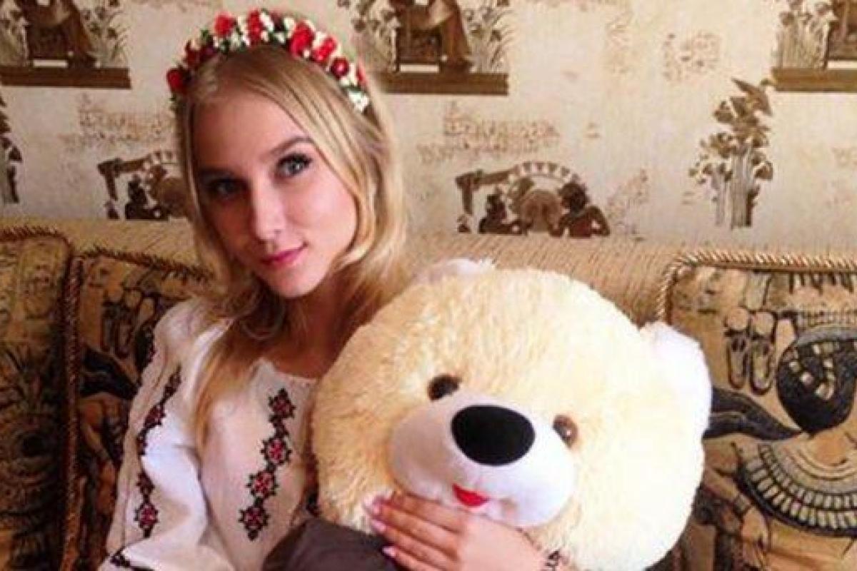 В оккупированном Донецке силовики задержали 16-летнюю поклонницу "Азова" В оккупированном Донецке силовики задержали 16-летнюю поклонницу "Азова"