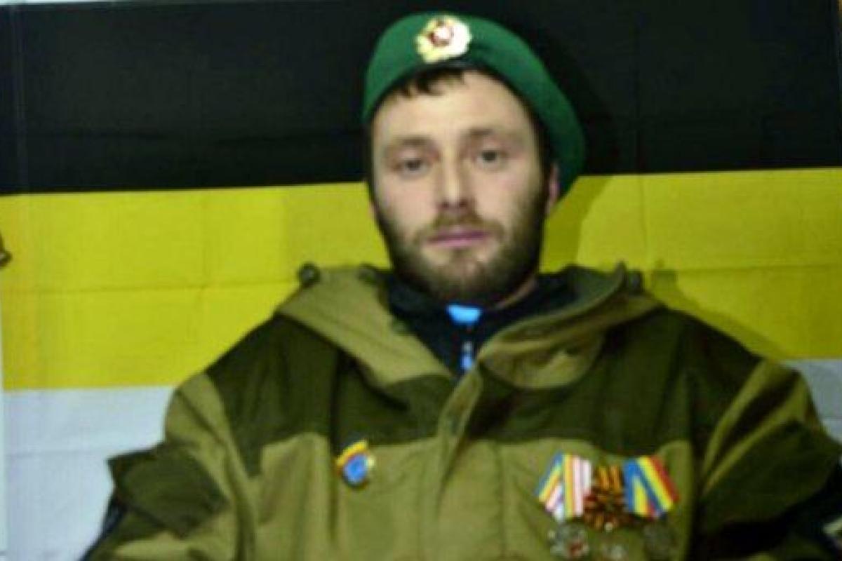 Российский наемник, который топтал украинский флаг на Донбассе, остался безногим инвалидом